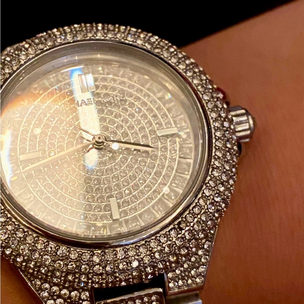 Michael Kors Crystal Elegant Silver Women's Watch - Picture 3 of 4